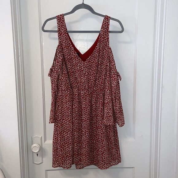 Red Floral Off the Shoulders Dress Size: M - Picture 4 of 8